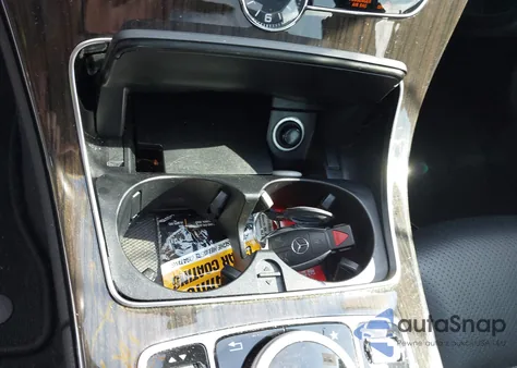 2017 Mercedes-Benz C 300 4Matic/Luxury 4Matic/Sport 4Matic z USA, uszkodzony, nr VIN 55SWF4KB3HU214054